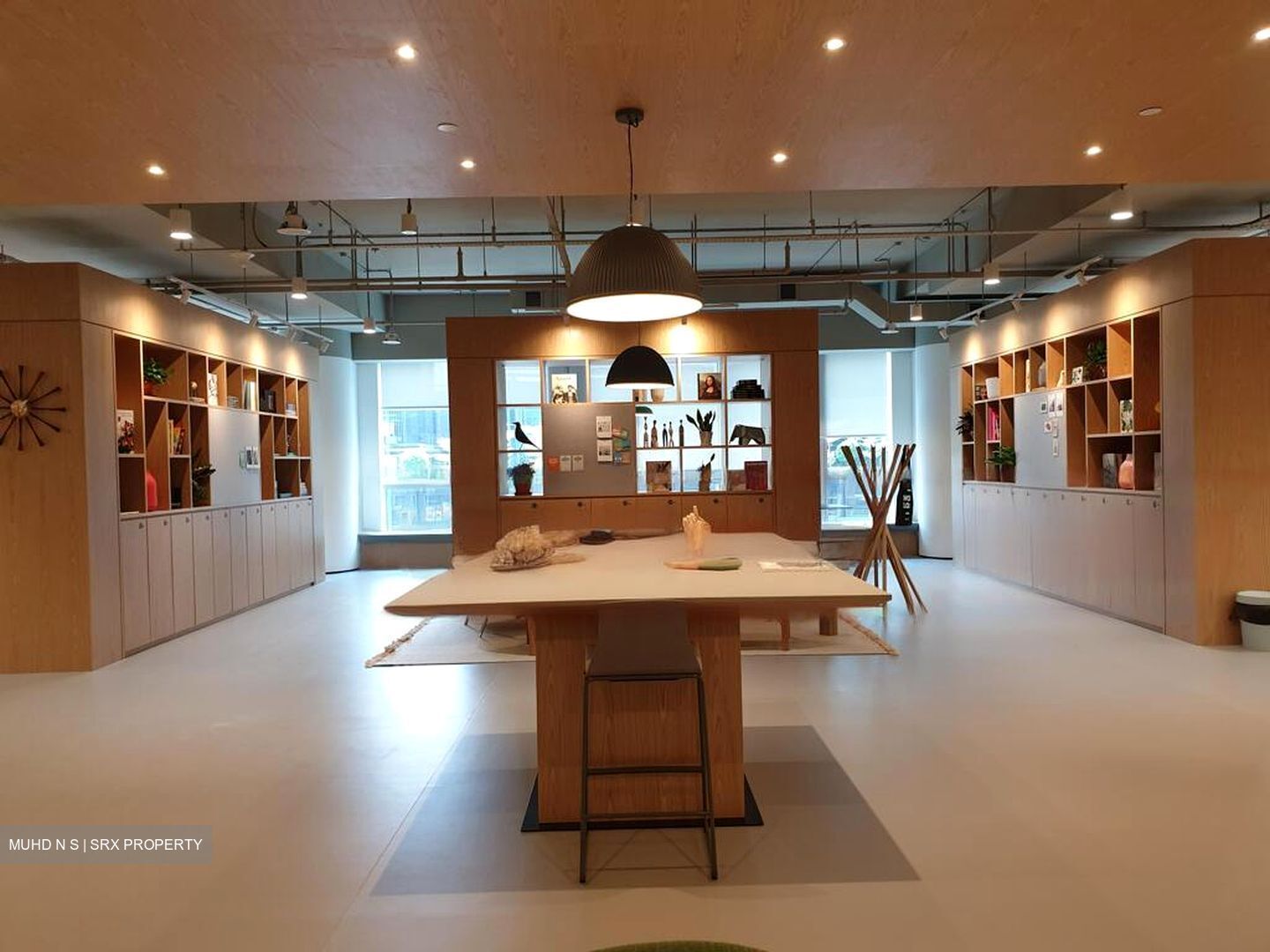 Gordon Industrial Building (D14), Office #451009341